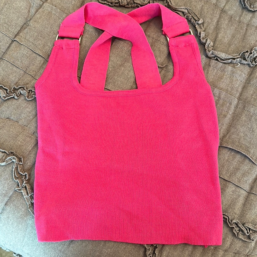 pink top